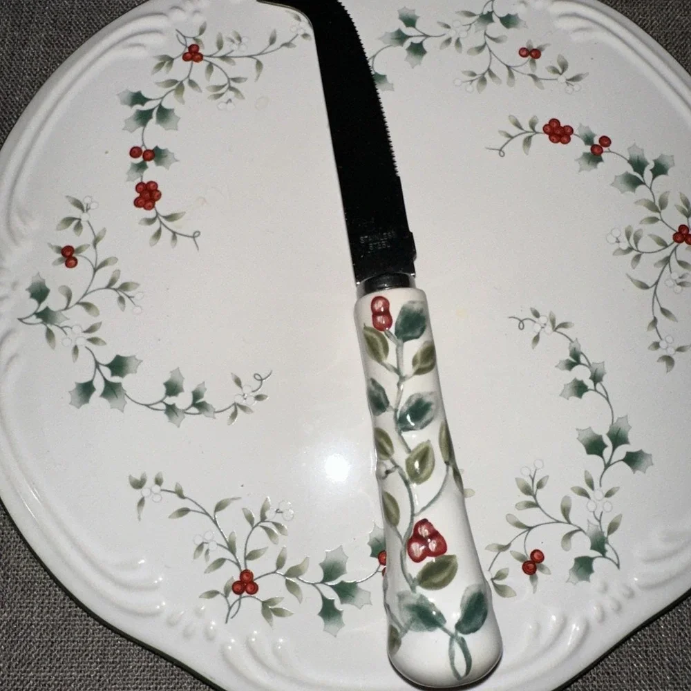 Pfaltzgraff Winterberry Cheese Tray and Sculpted Slicer Holly & Berries 2006 New